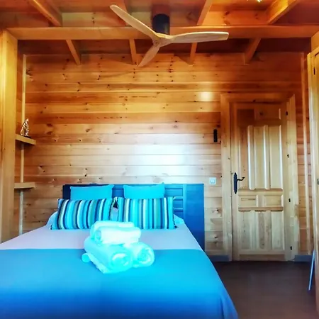 Casa De Madera Con Piscina Y Vistas Al Mar 피네다데마르