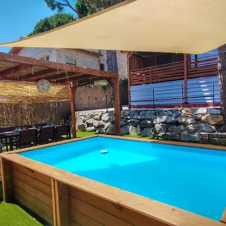 Casa De Madera Con Piscina Y Vistas Al Mar